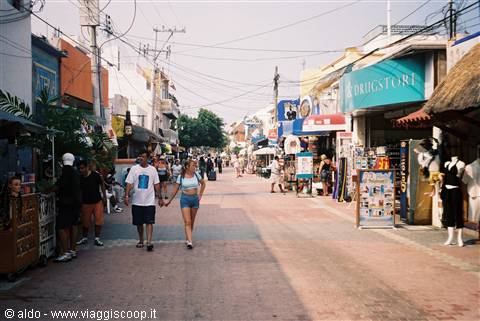 "Quinta Avenida Playa del Carmen"