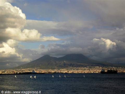 Mergellina vista sul golfo e vesuvio