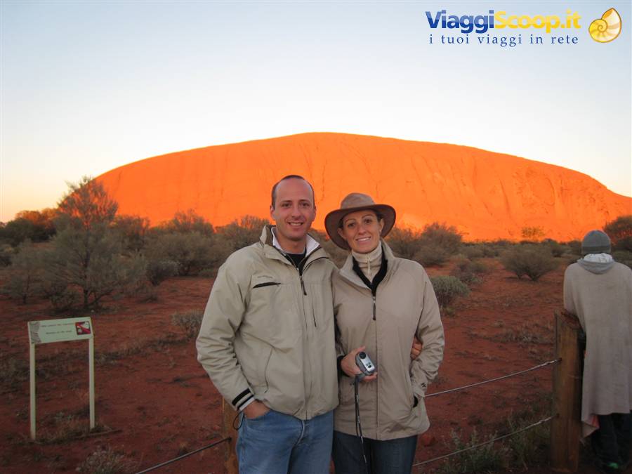 Uluru all'alba