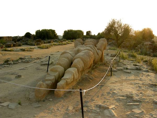 La Valle dei Templi - Un Telamone, resto del tempio di Zeus Olimpico