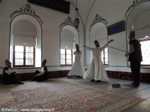 Konya - Il mausoleo di Mevlana - i Dervisci rotanti