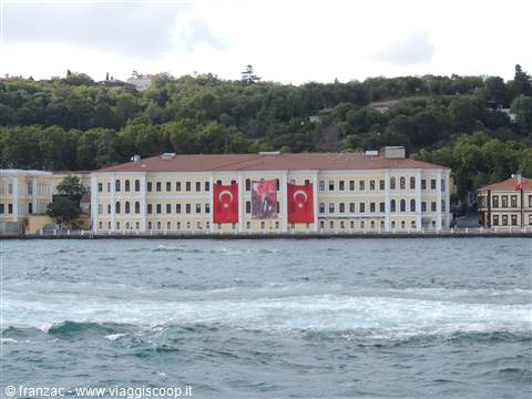 In battello sul Bosforo - Università Galatassaray