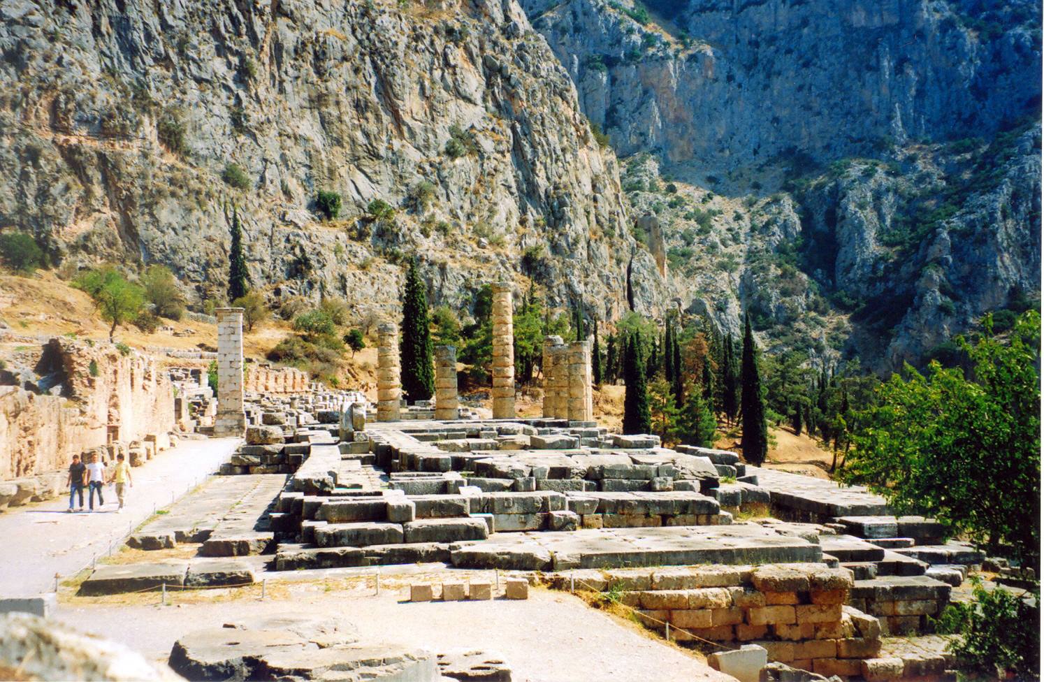 santuario di apollo a delfi