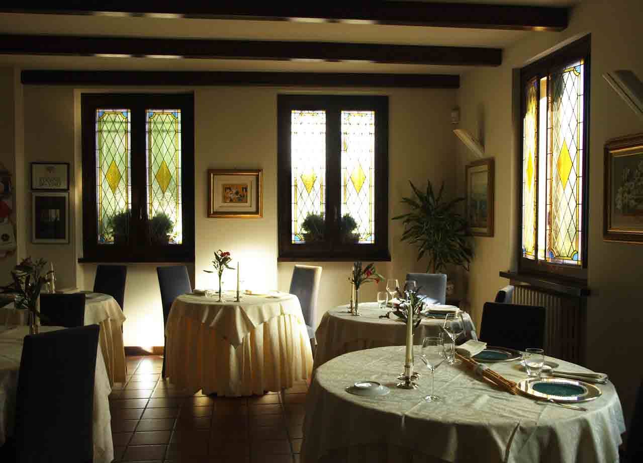 Nella sala del Ristorante San Marco di Canelli