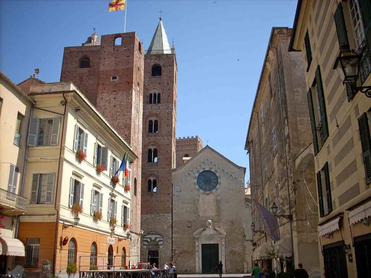 Nel centro storico di Albenga