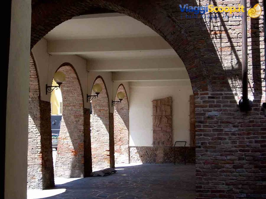 Le arcate del Palazzo Comunale