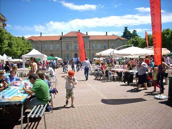 La manifestazione enogastronomica in Piazza Martiri della Benedicta