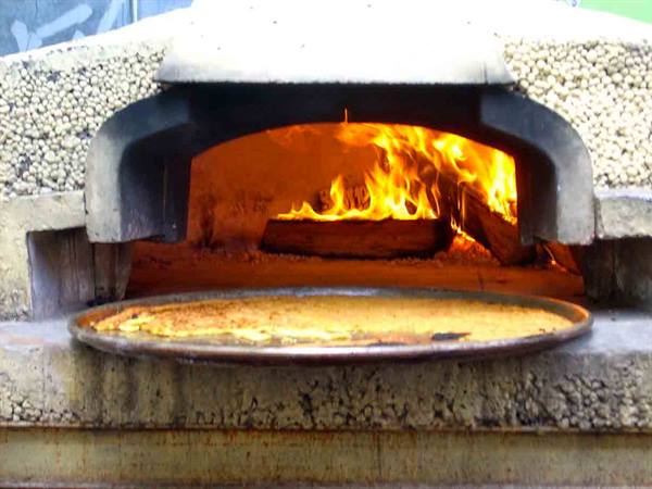 La mitica farinata, appena sfornata