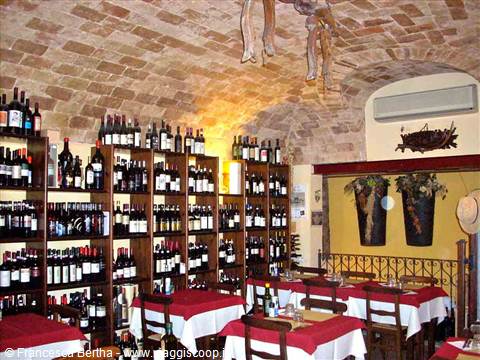 Presso l'Enoteca Caffè Roma di Costigliole d'Asti