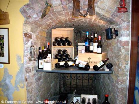 Un angolo della caratteristica Enoteca Caffè Roma
