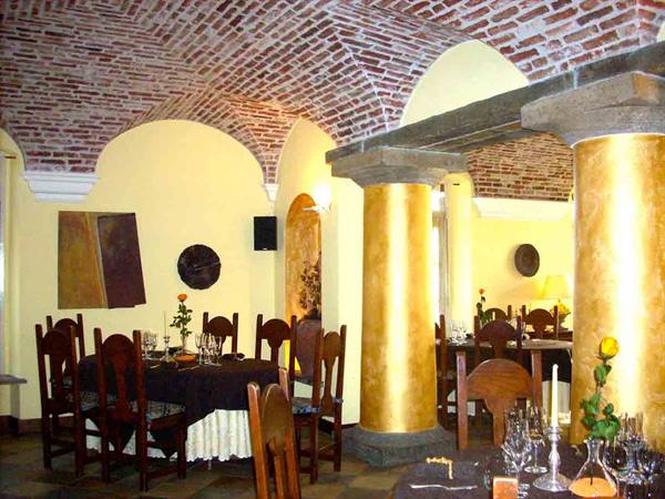 Nella sala del Ristorante La Casa del Priore