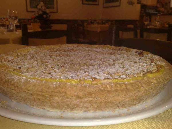 La crostata di pinoli del Ristorante La Lampara