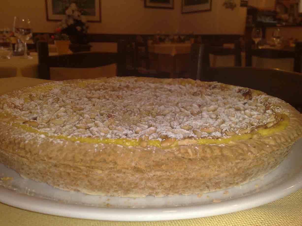 La crostata di pinoli del Ristorante La Lampara