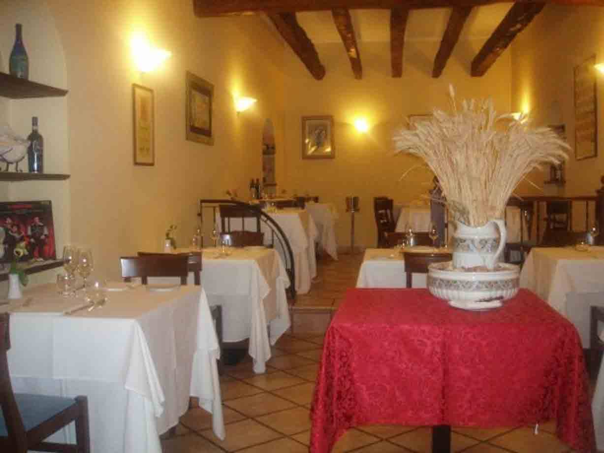 Nella sala del Ristorante Il Trovatore