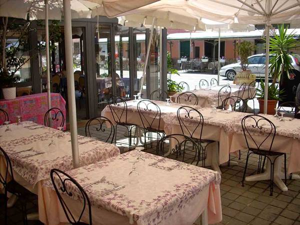 Il dehor del Ristorante Vela