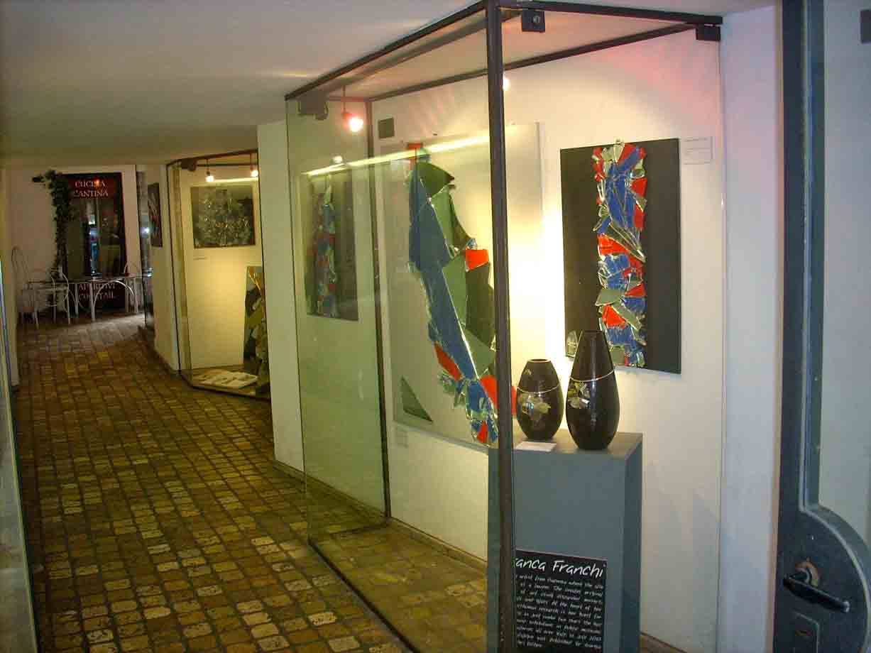 La mostra che ci accoglie entrando all'Osteria del Varadrillo