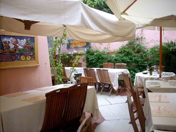 Il dehor dell'Osteria del Varadrillo