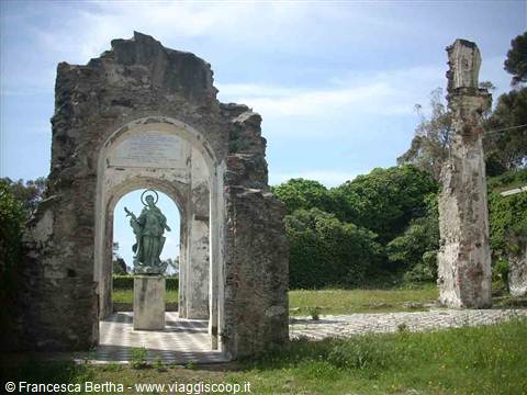 Le rovine dell'Oratorio di Santa Caterina