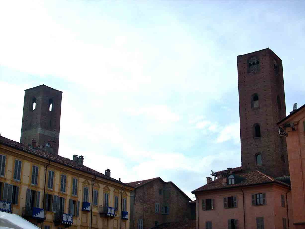 Veduta delle torri in centro