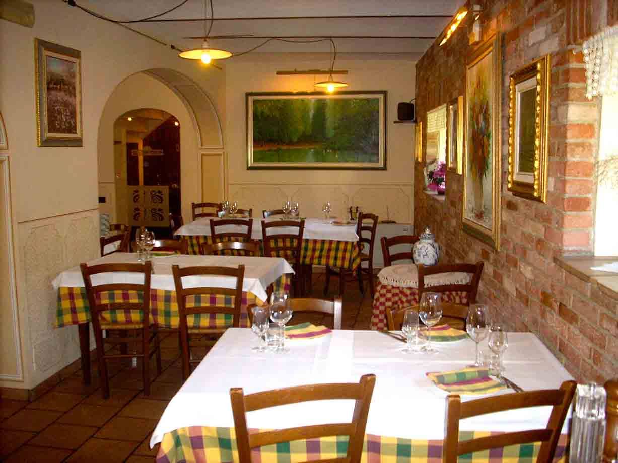 Nella sala dell'Osteria Italia