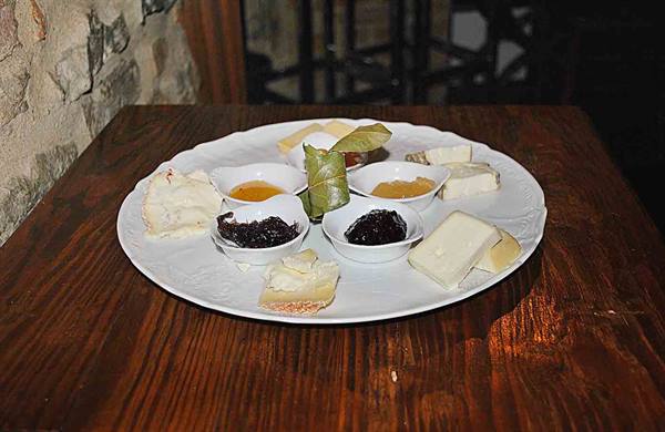 I formaggi selezionati dell'Enoristorante La Tana