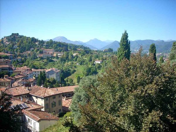 Vista sui colli intorno a Bergamo dalla Rocca