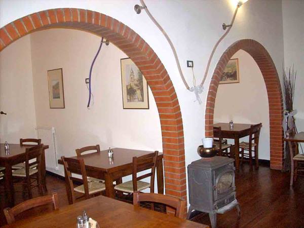 Nella sala del ristorante di Villa degli Incantesimi