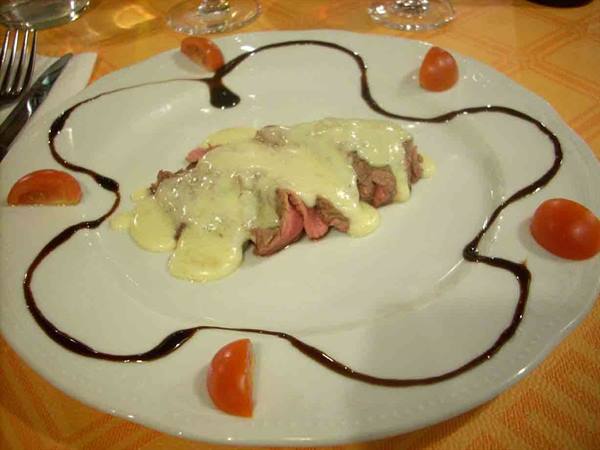 Prelibatezze del Ristorante Pizzeria Italia di Lerma: la tagliata