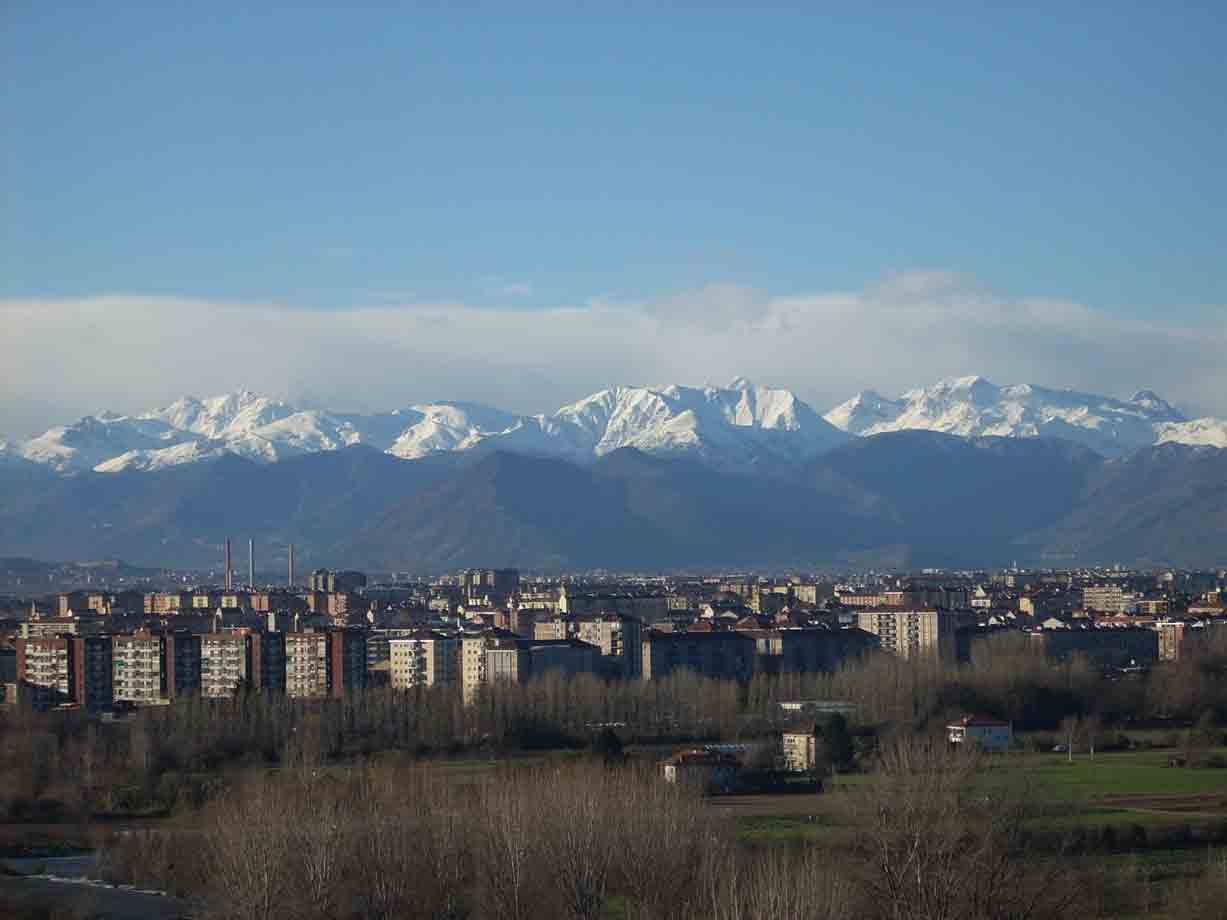 Veduta sulle Alpi innevate