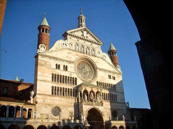 La facciata del Duomo