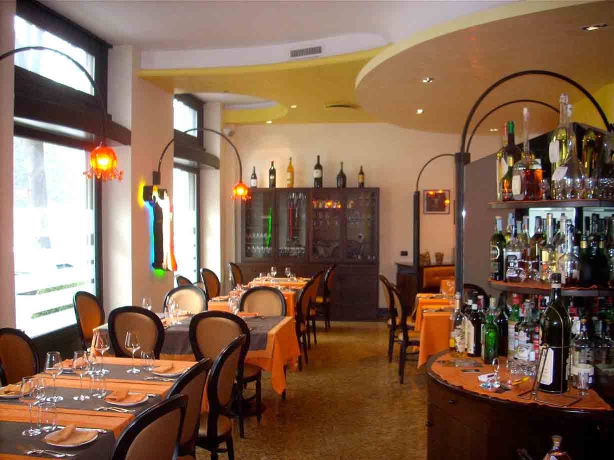 Nella sala del Ristorante Peo