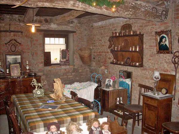 Una cucina contadina all'interno del museo gestito dall'Associazione Pro Berot