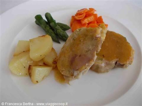 Prelibatezze dell'Antica Trattoria "Da Cattivelli": faraona disossata ripiena