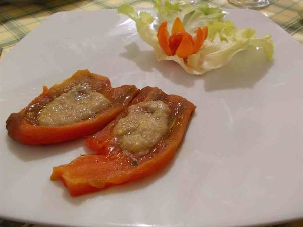 Prelibatezze del Ristorante Lo Scacciapensieri: peperoni con la bagna caoda