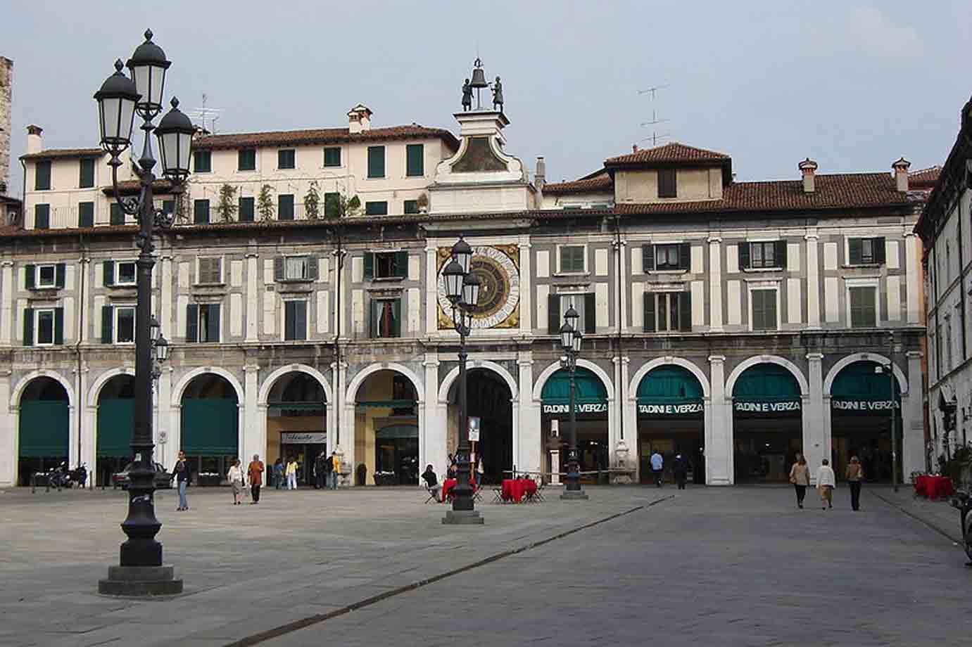 In giro con la leonessa d'Italia: una giornata a Brescia tra arte, storia e seduzione