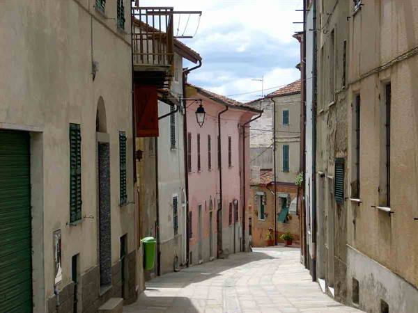 Una via di Carpeneto