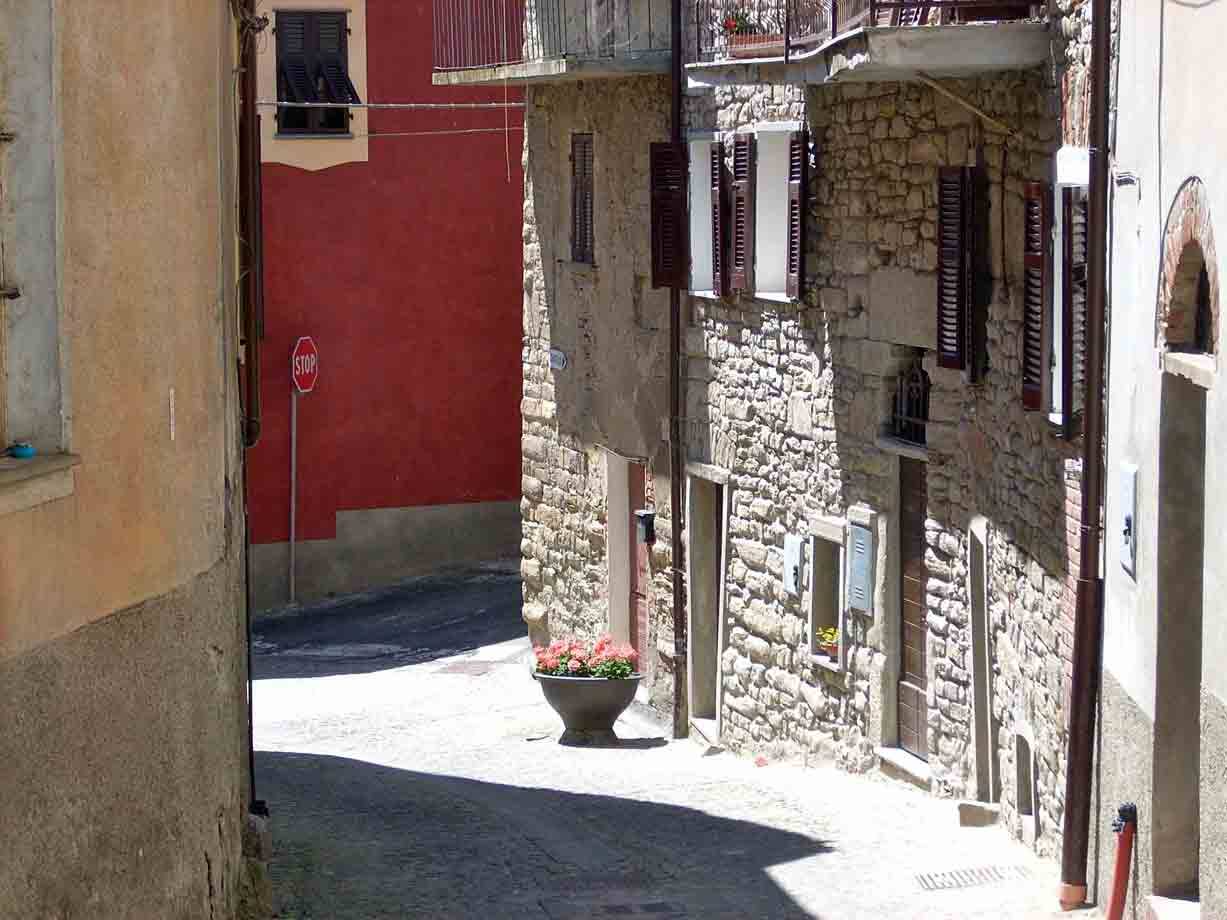 Strade di Cremolino