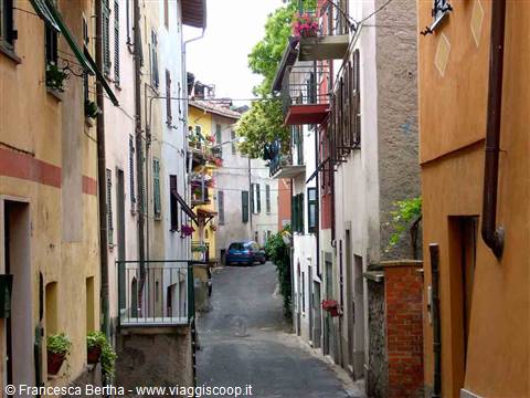 Una strada di Gavi