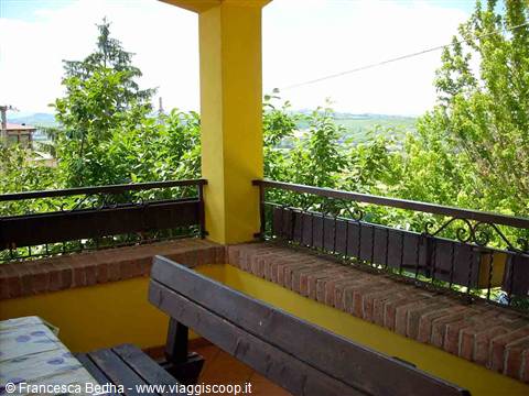 un comodo terrazzino della Cascina Monsignorotti