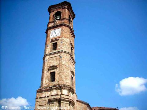 La torre campanaria della Chiesa Parrocchiale S.Pietro e Paolo e Madonna del Rosario