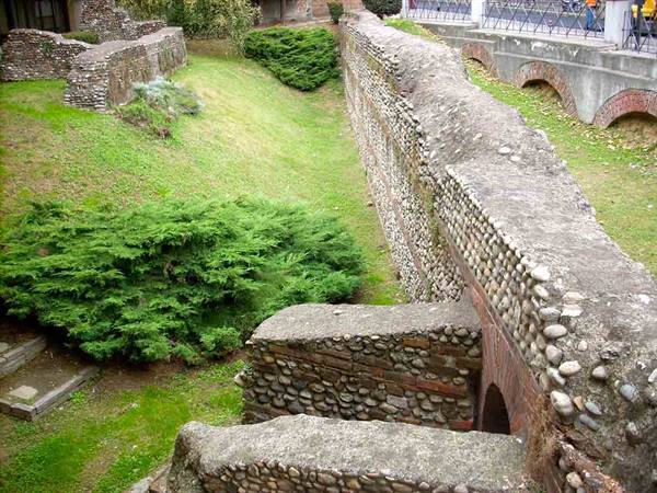 I resti delle mura romane