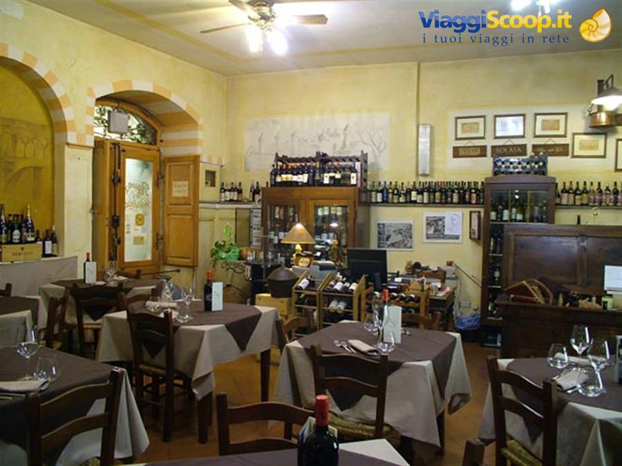 Nella sala del Ristorante La Pentolaccia