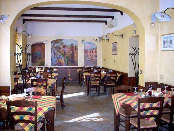 Nelle sale della Locanda della Pesa