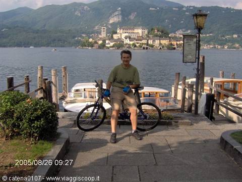 l'isola vista dalla piazzetta salotto di orta