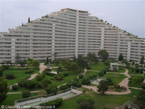 La piramide di Villeneuve Loubet