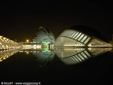 Città delle Arti e delle Scienze di notte