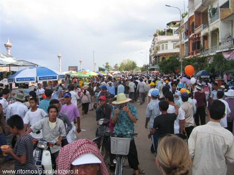 La bolgia cambogiana per il Water Festival