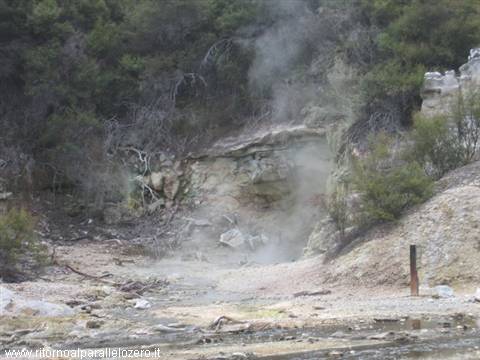 All'interno del parco di Wai-o-tapu