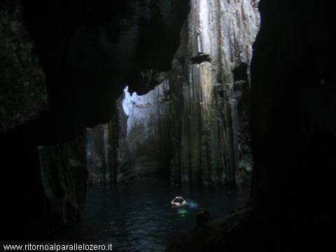Grotte in mezzo al Pacifico