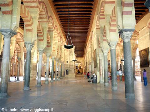 CORDOBA: LA MOSCHEA DELLE MILLE COLONNE
